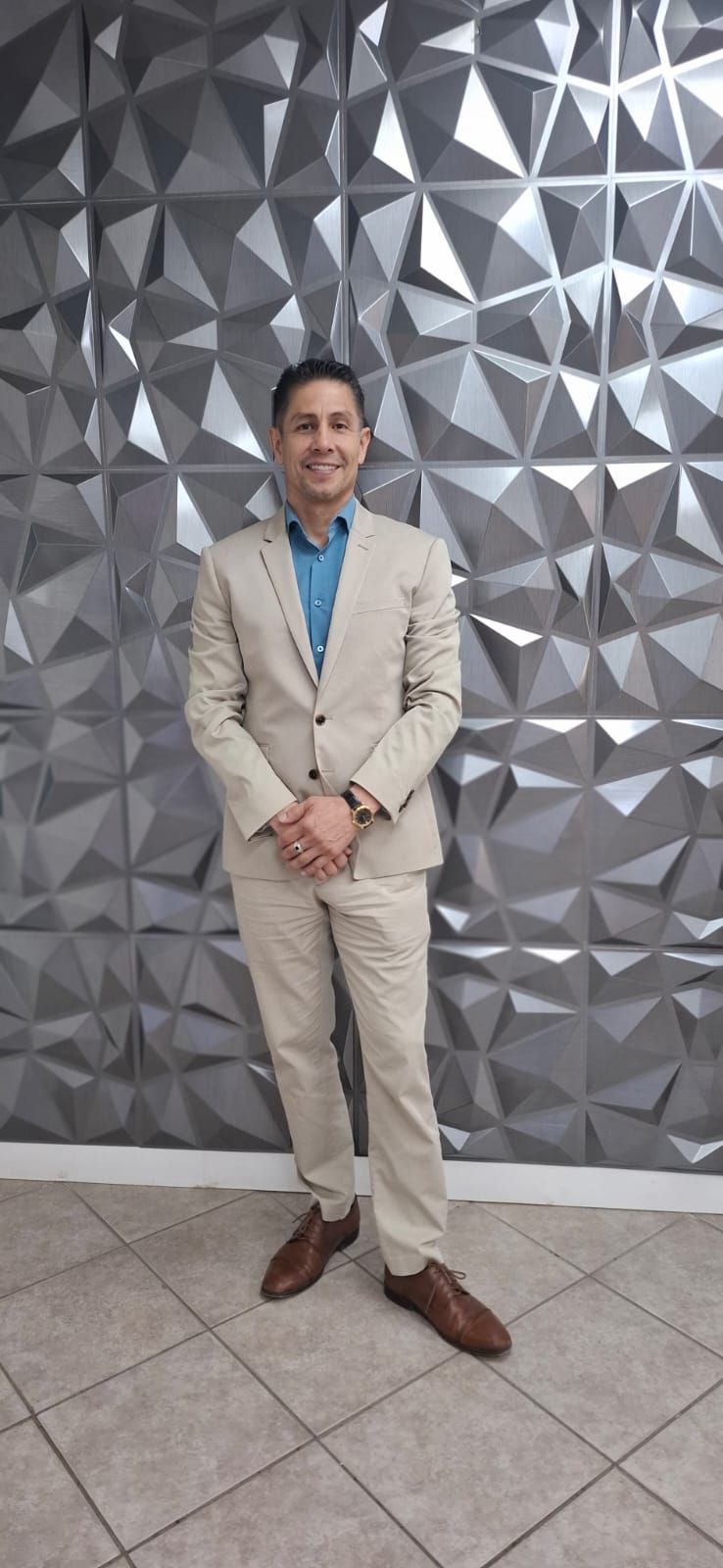Dr. Benjamín Bucio Moran en la clínica Titanium